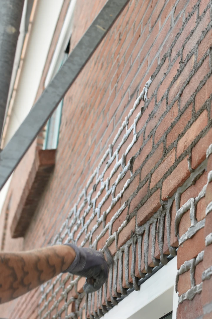 Gevelrestauratie met innovatieve voegmortel |Renovatie Loenen aan de Vecht | webertec GRM 361-2773